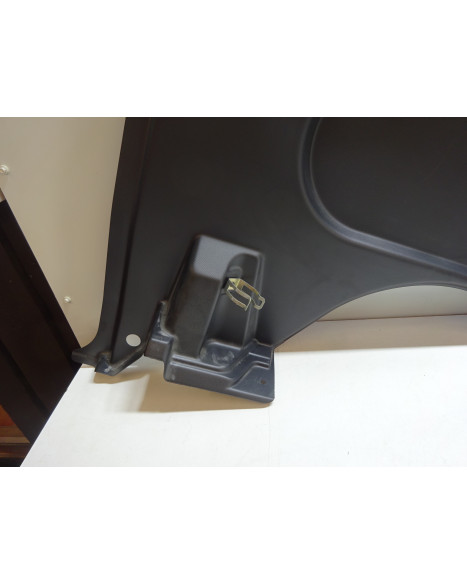 Ligier JS60, inre sidopanel bak höger