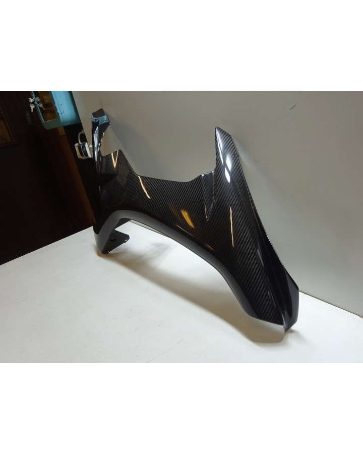 Yamaha R1M, sidokåpa höger kolfiber