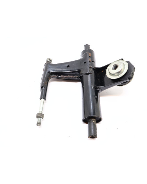 Vespa Sprint/Primavera, motorfäste 2