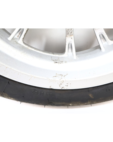 Vespa Primavera, bakhjul