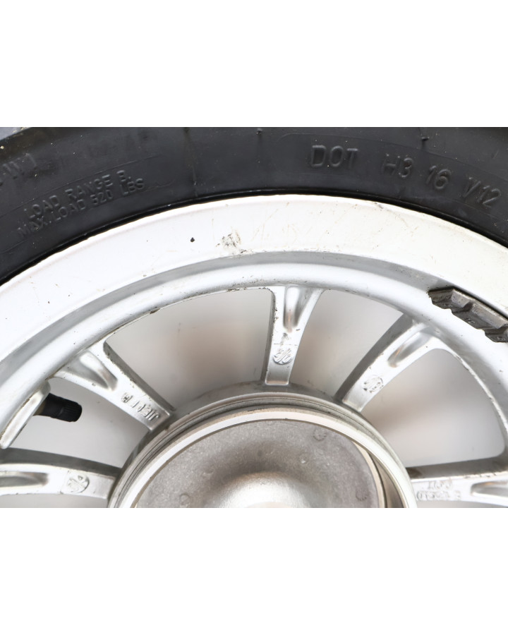 Vespa Primavera, bakhjul