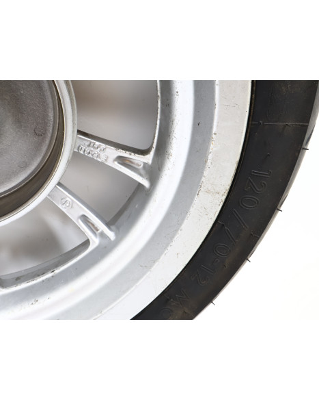 Vespa Primavera, bakhjul