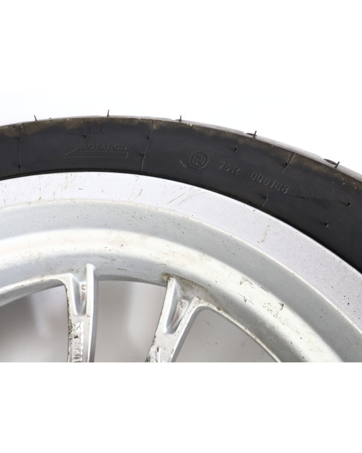 Vespa Primavera, bakhjul