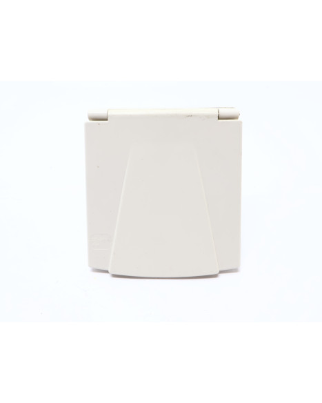 Fritidsvagnen, CEE inbyggt eluttag