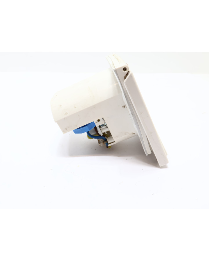 Fritidsvagnen, CEE inbyggt eluttag