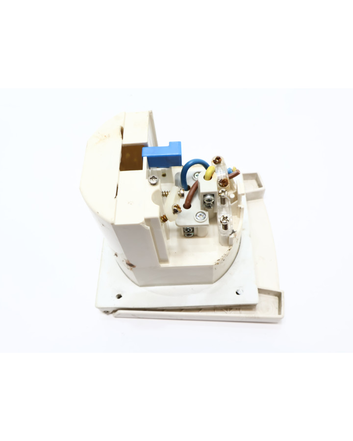 Fritidsvagnen, CEE inbyggt eluttag