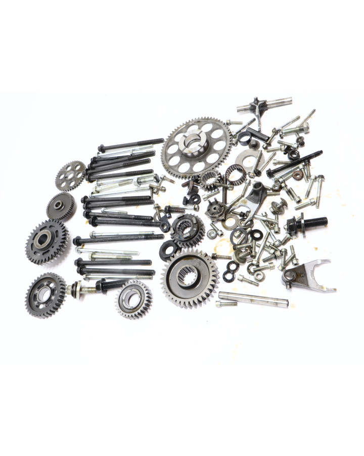 Harley-Davidson Street 750, motordelar/skruvkit...