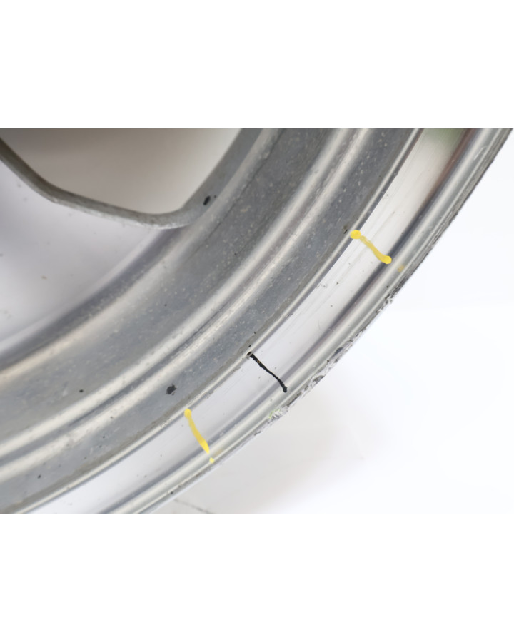 Kawasaki VN1500 Mean Streak, bakfälg