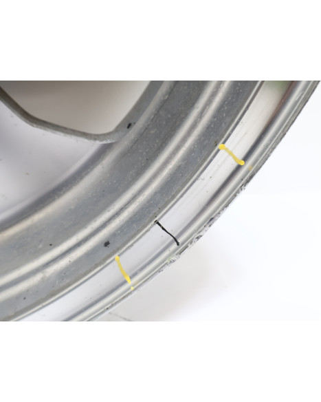 Kawasaki VN1500 Mean Streak, bakfälg