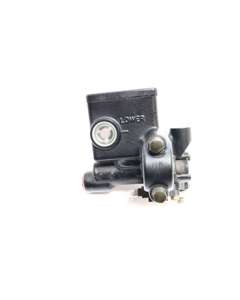 Honda XRV750 Africa Twin, bromscylinder fram