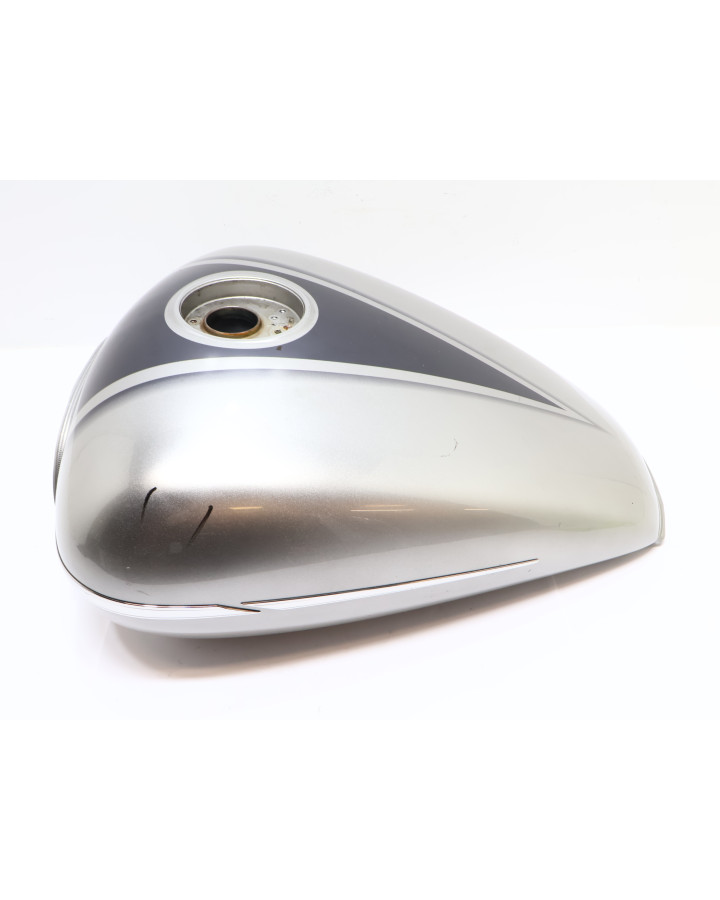 Yamaha XVS 1300A Midnight Star, bränsletank