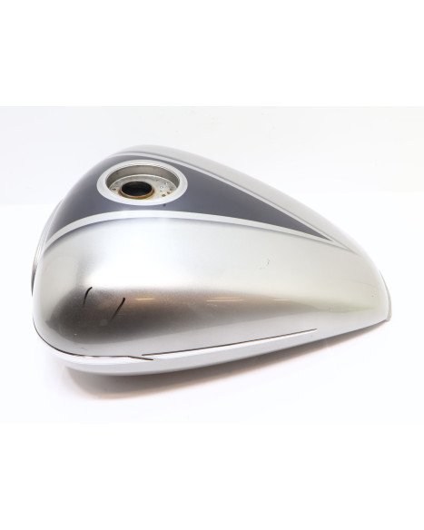 Yamaha XVS 1300A Midnight Star, bränsletank