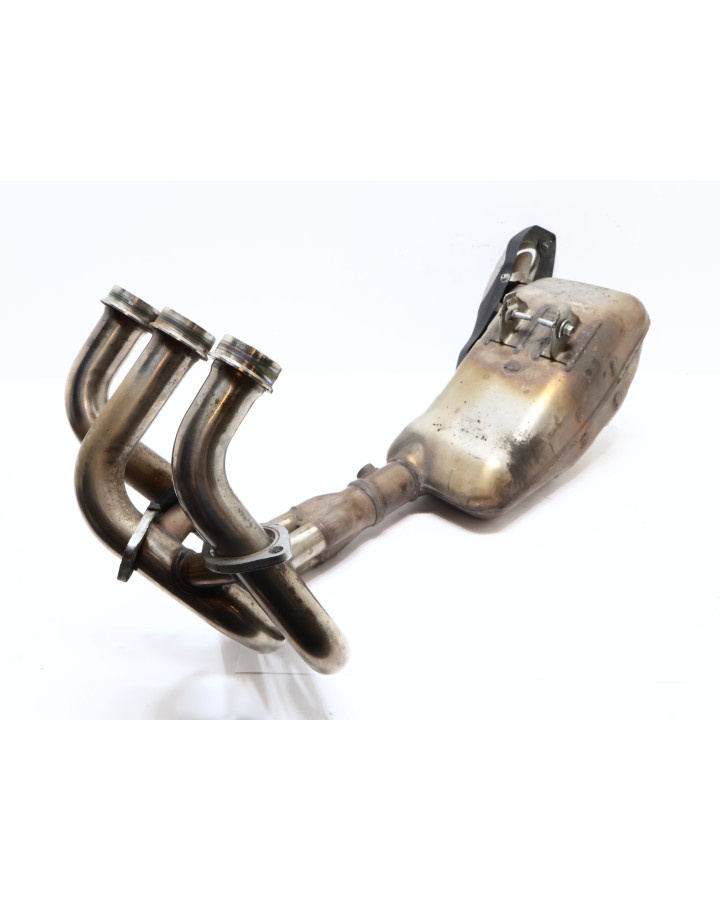 Yamaha MT-09, avgassystem