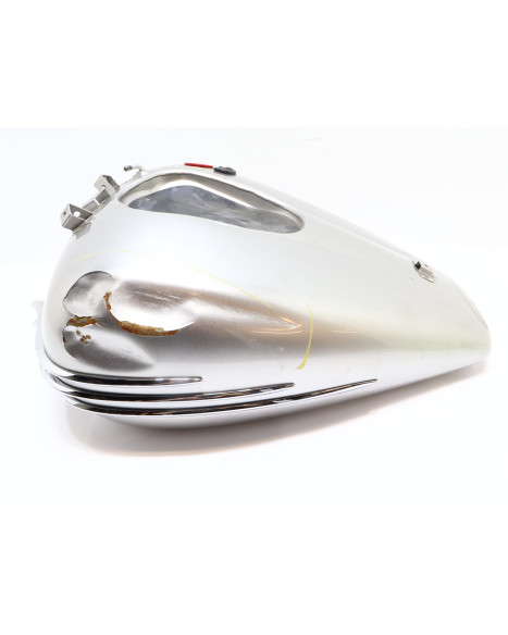 Yamaha XV 1900A Midnight Star, bränsletank