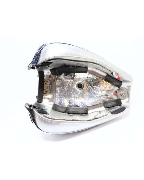 Yamaha XV 1900A Midnight Star, bränsletank