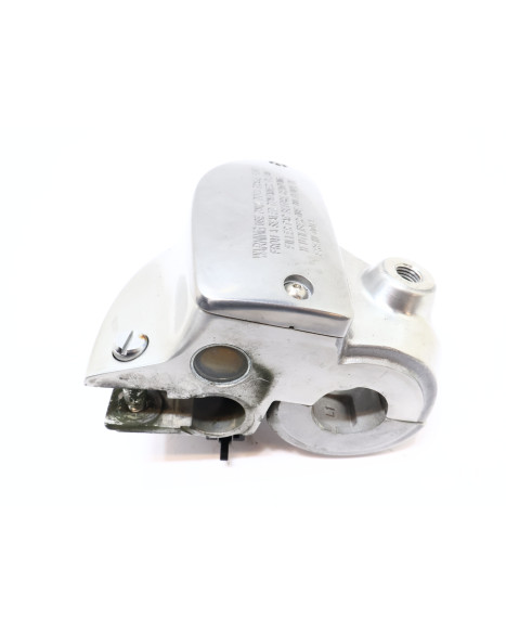 Yamaha XV 1900 Midnight Star, bromscylinder fram