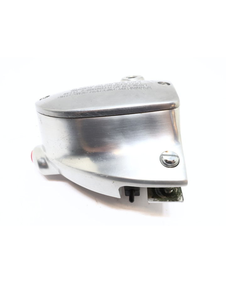 Yamaha XV 1900 Midnight Star, bromscylinder fram