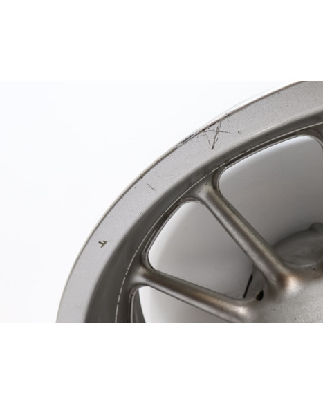 Yamaha XV 1900A Midnight Star, bakfälg