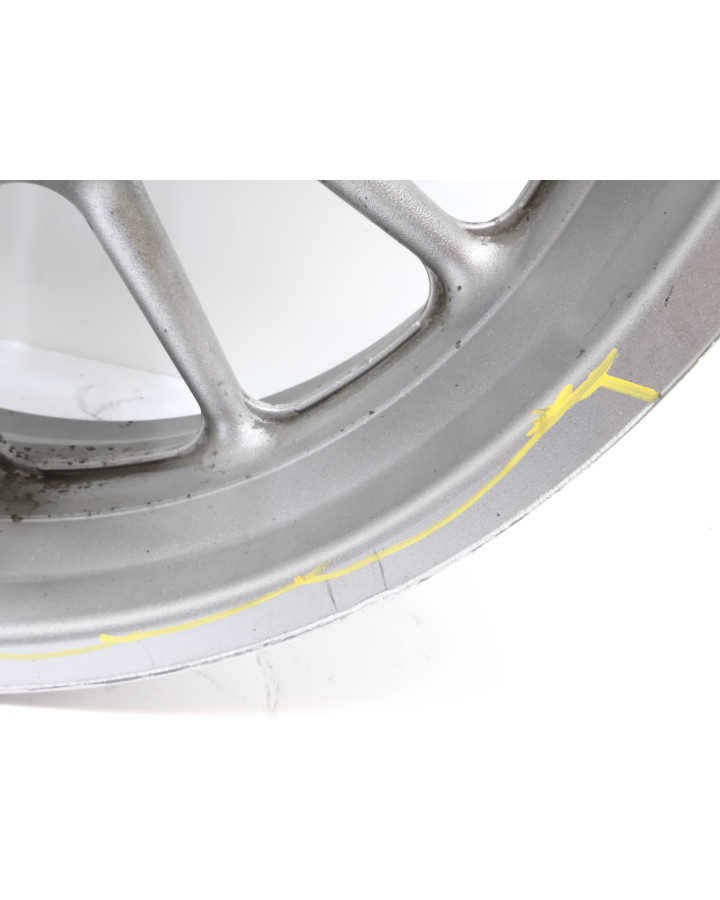 Yamaha XV 1900A Midnight Star, bakfälg