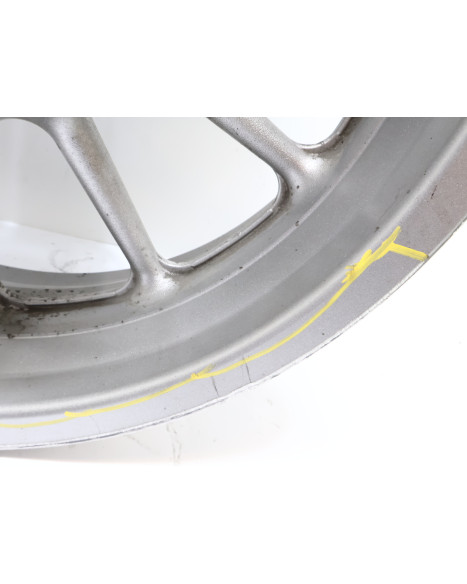 Yamaha XV 1900A Midnight Star, bakfälg