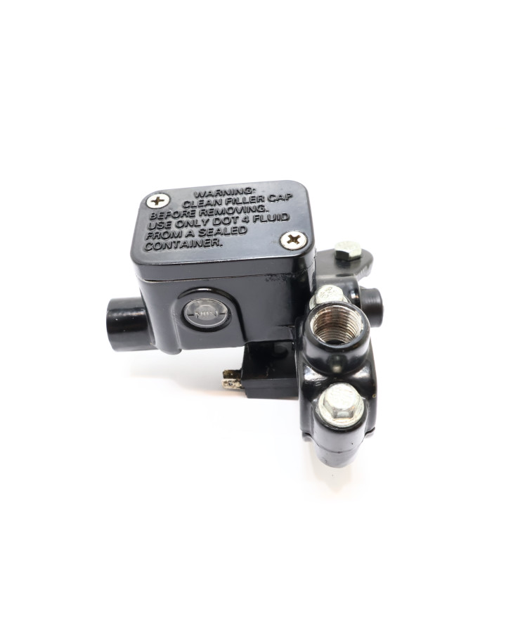 Harley-Davidson Street 750, bromscylinder fram