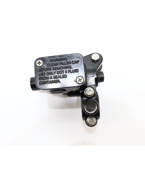 Harley-Davidson Street 750, bromscylinder fram