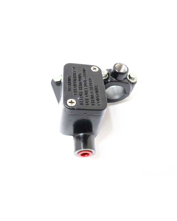 Harley-Davidson Street 750, bromscylinder fram