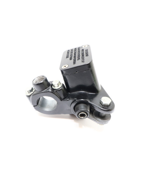 Harley-Davidson Street 750, bromscylinder fram