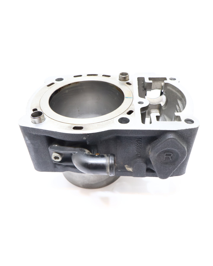 Harley-Davidson Street 750, bakre cylinder