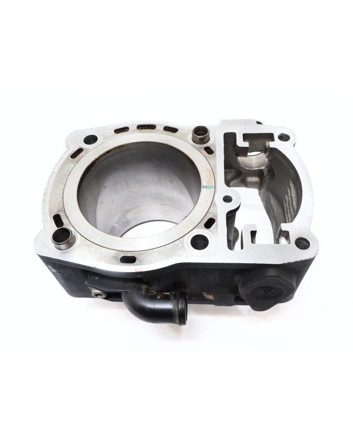 Harley-Davidson Street 750, bakre cylinder