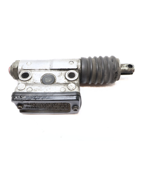 Harley-Davidson Softail Fat Boy, bromscylinder bak