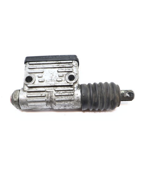 Harley-Davidson Softail Fat Boy, bromscylinder bak