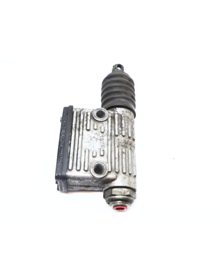 Harley-Davidson Softail Fat Boy, bromscylinder bak