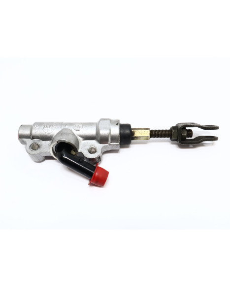 Yamaha XVS 1100 Dragstar, bromscylinder bak