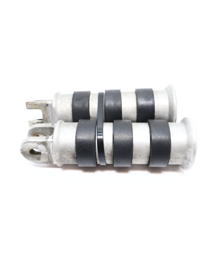 Honda VT750 Shadow, passagerarfotpinne (par)