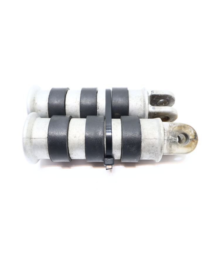 Honda VT750 Shadow, passagerarfotpinne (par)