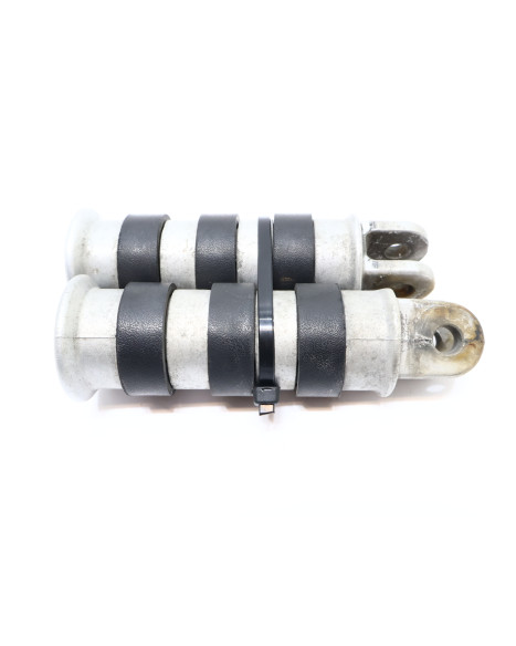 Honda VT750 Shadow, passagerarfotpinne (par)