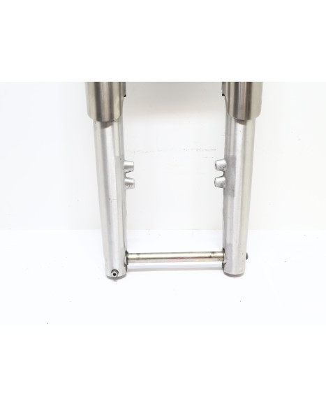 Yamaha XV 1900A Midnight Star, framgaffel