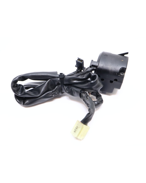 Yamaha MT-09, omkopplare vänster