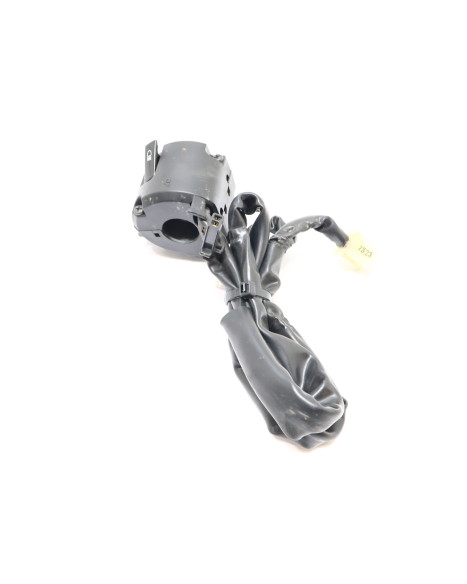 Yamaha MT-09, omkopplare vänster