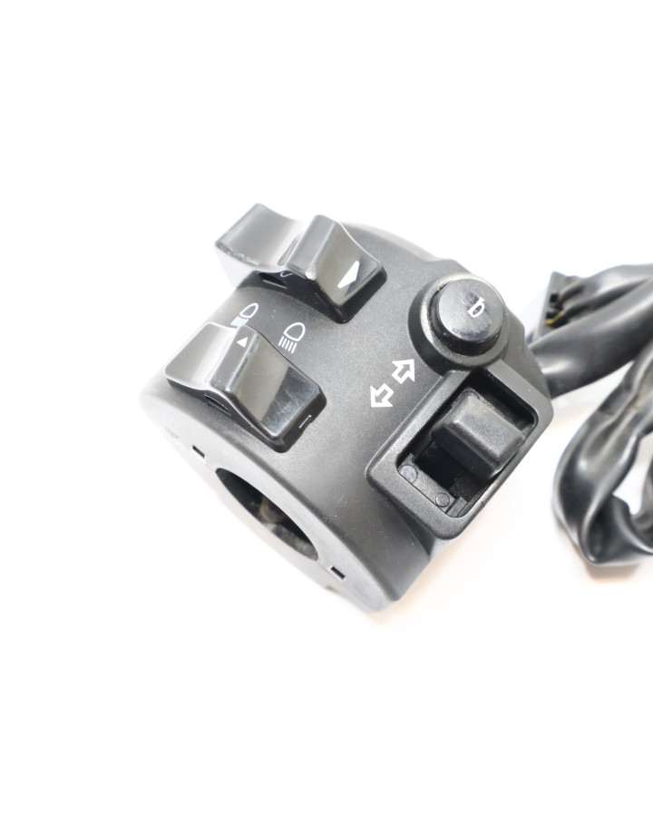 Yamaha MT-09, omkopplare vänster