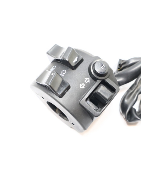 Yamaha MT-09, omkopplare vänster