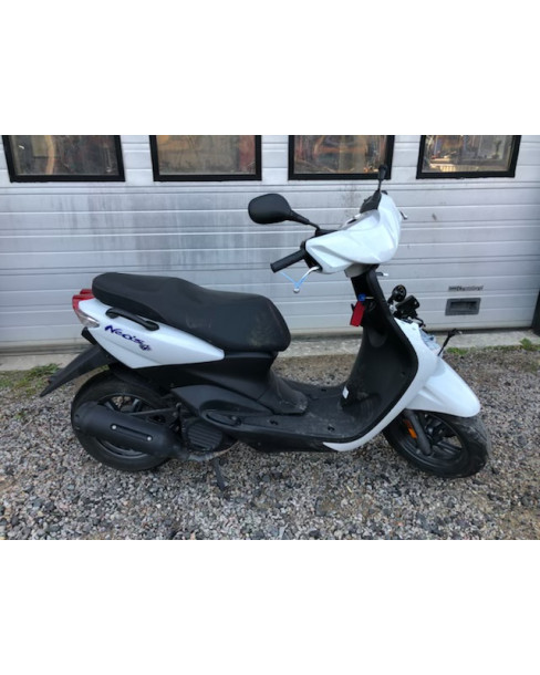 Yamaha Neos 4