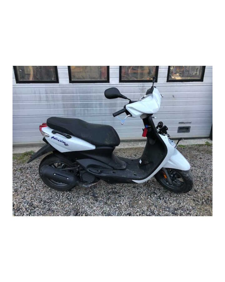 Yamaha Neos 4