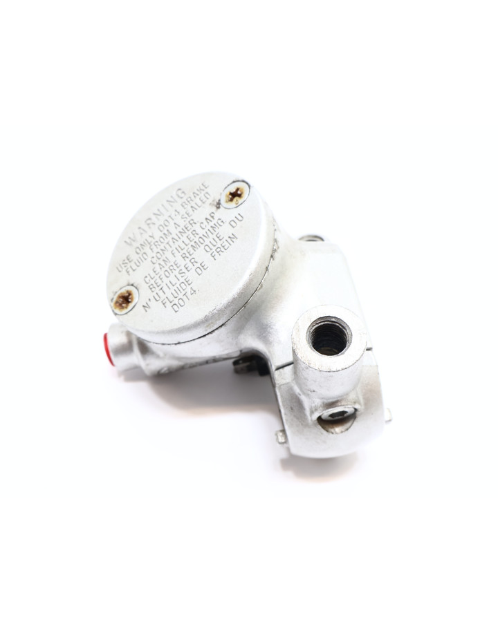 Kawasaki EN 500 Vulcan, bromscylinder fram