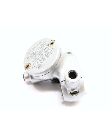 Kawasaki EN 500 Vulcan, bromscylinder fram