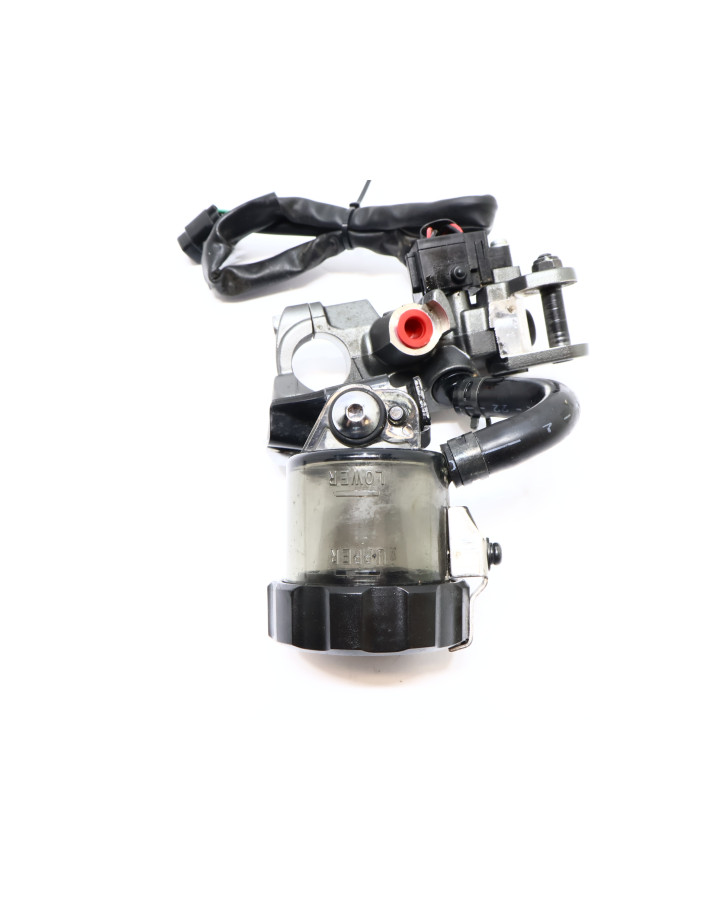 Yamaha XSR900, bromscylinder fram