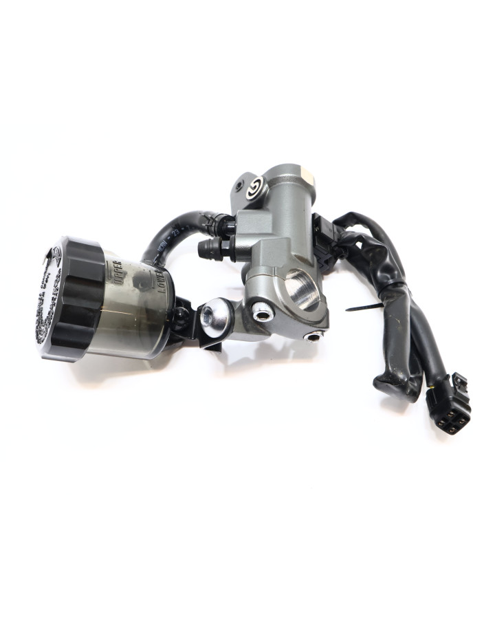 Yamaha XSR900, bromscylinder fram