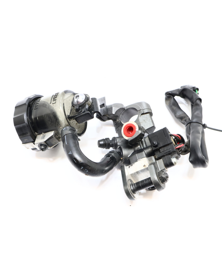 Yamaha XSR900, bromscylinder fram