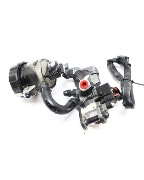 Yamaha XSR900, bromscylinder fram